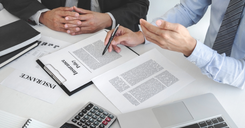 איך לבחור סוכנות ביטוח בשנת 2025